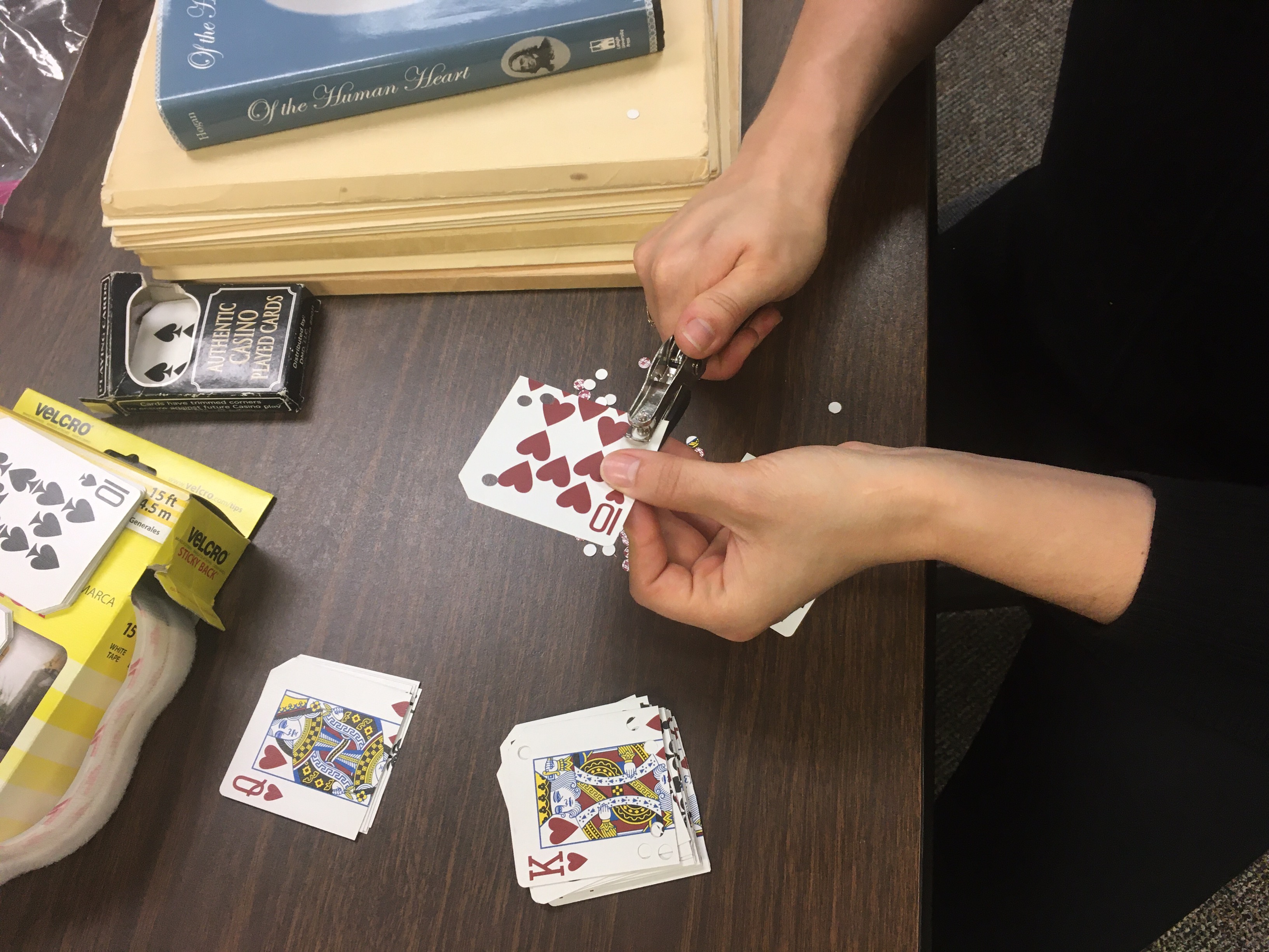 We recreated the adapted playing card method of data collection as described by Peirce and Jastrow.